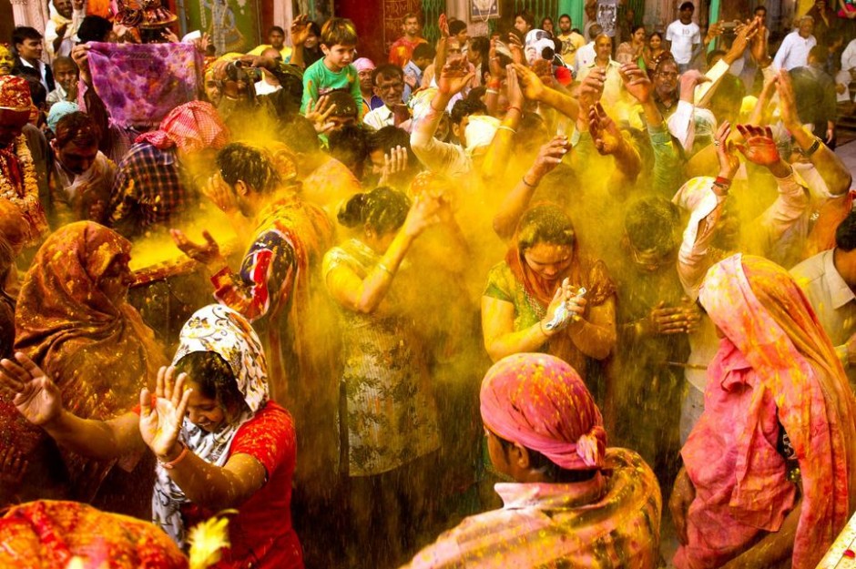 wich camera lens is better in mathura holi festivel